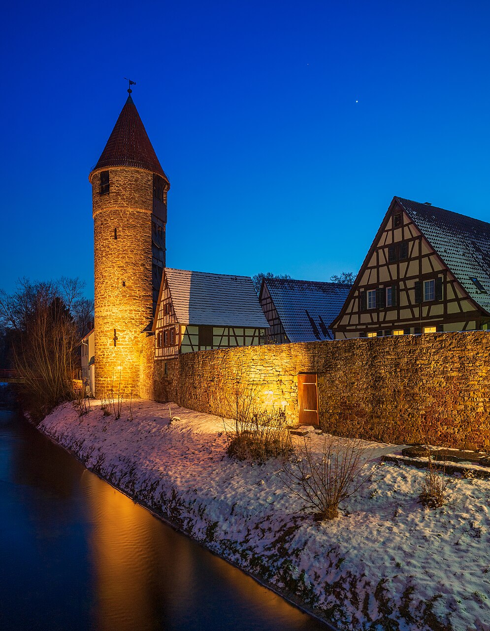 Sailer tower and city walls